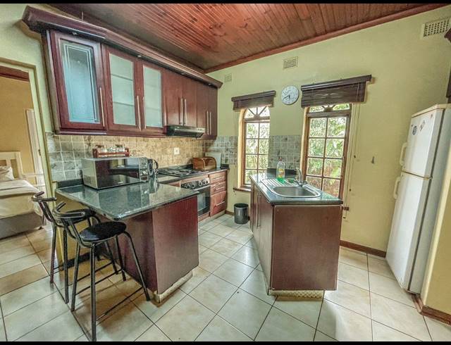 10 BEDROOM HOUSE FOR SALE IN PANORAMA